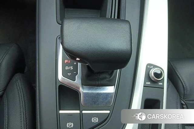 Audi A4L 2022 Белый из Китая