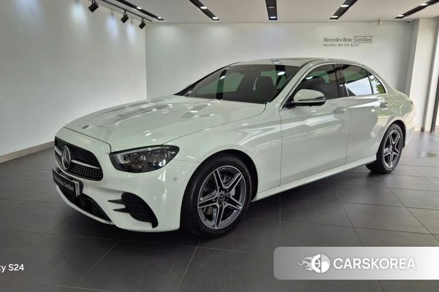 Mercedes-Benz E-Class W213 2023 Белый из Кореи