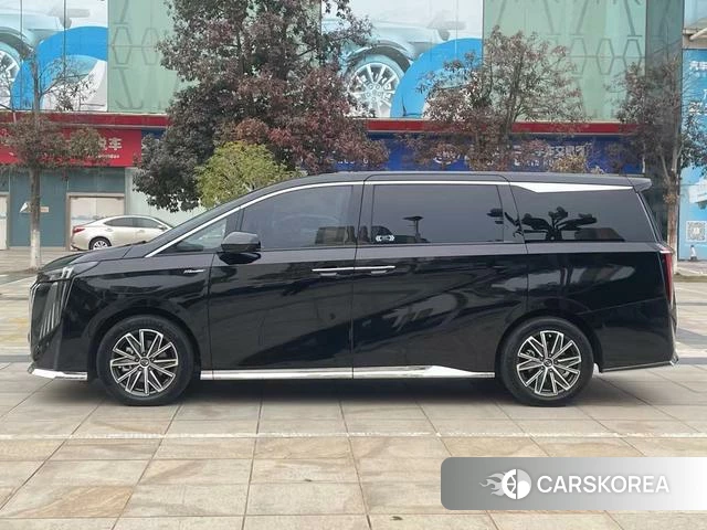 GAC Trumpchi Trumpchi M8 2023 Черный из Китая