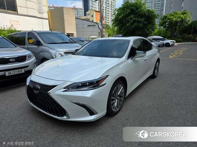 Lexus ES300h 7th generation 2024 Белый из Кореи