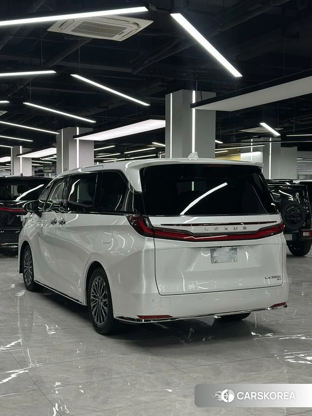 Lexus LM 2025 Белый из Китая