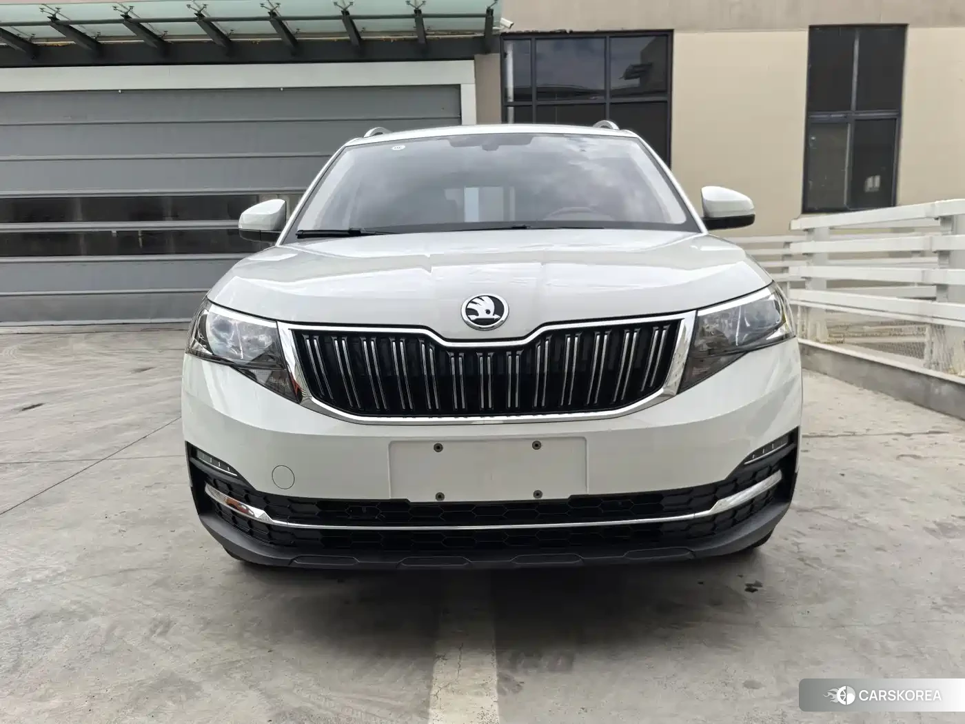 Skoda Komick 2023 Белый из Китая