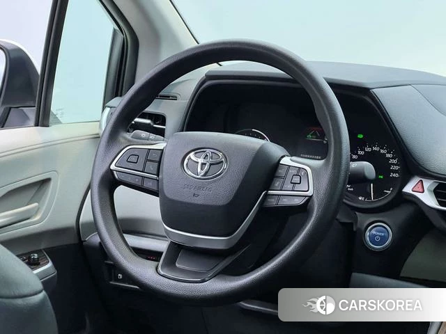 Toyota Saina 2023 Белый из Китая