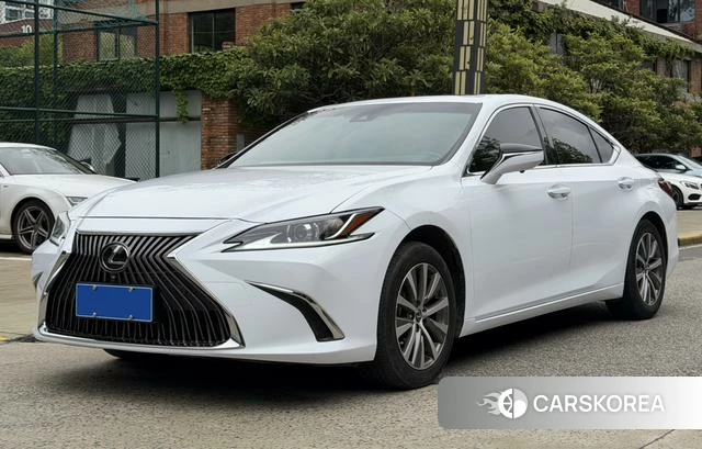 Lexus ES 2021 Белый из Китая