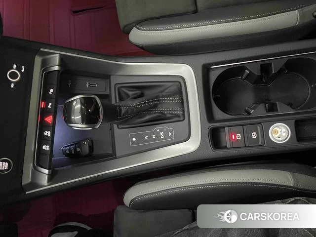 Audi Q3 2021 Белый из Китая
