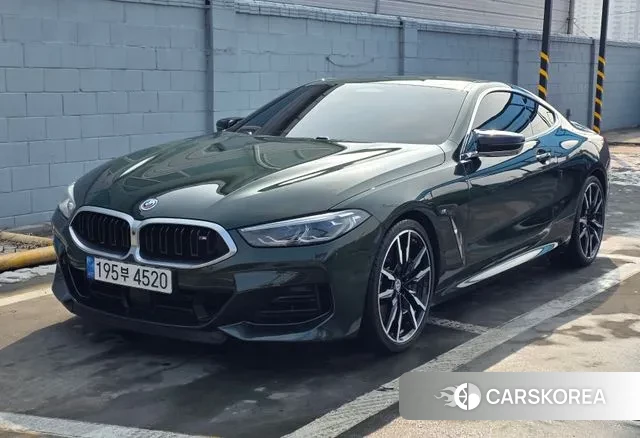 BMW 8 Series (G15) 2022 Темно-зеленый из Кореи