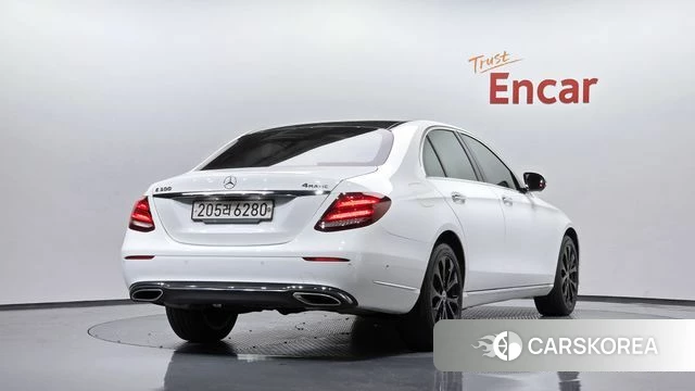 Mercedes-Benz E-Class W213 2018 Белый из Кореи