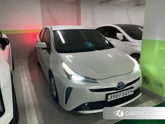 Toyota Prius 4th Generation 2019 Белый из Кореи
