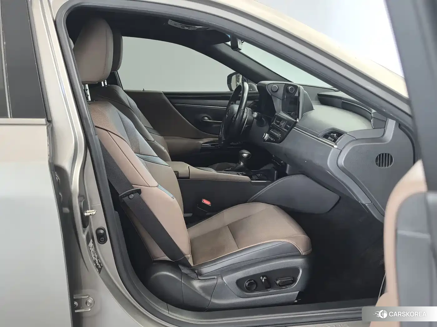 Lexus ES 2022 Silver/gray из Китая