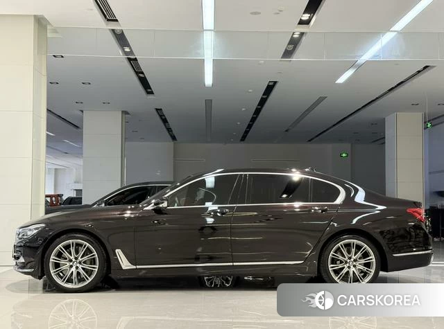 BMW 7 series 2018 Черный из Китая