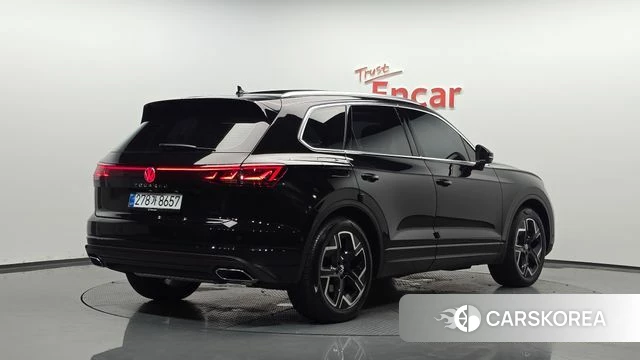 Volkswagen Touareg 3rd generation 2025 Черный из Кореи
