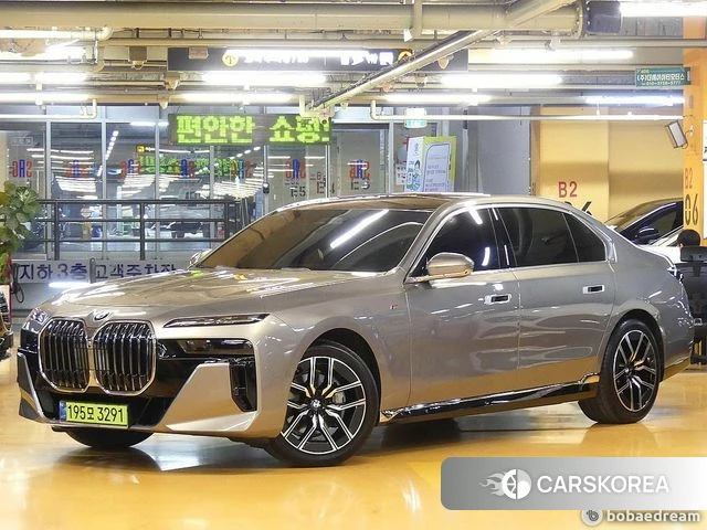 BMW 7 Series (G70) 2025 Серебристо-серый из Кореи
