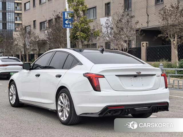 Cadillac CT5 2022 Белый из Китая