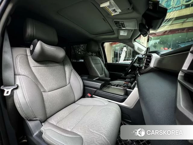 Toyota Sequoia 2023 Черный из Китая