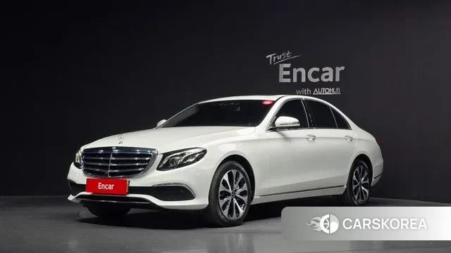 Mercedes-Benz E-Class W213 2018 Белый из Кореи