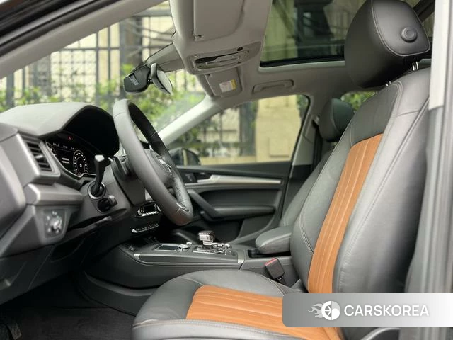 Audi Q5L 2021 Черный из Китая