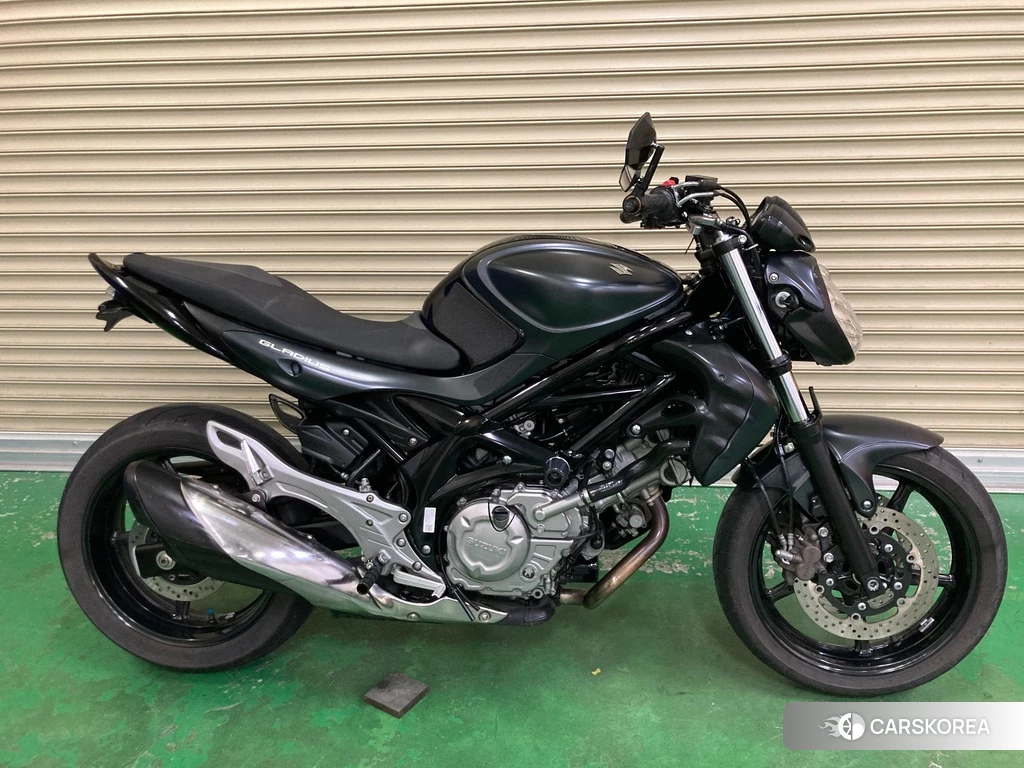 Проданный Suzuki GLADIUS 400 ABS 2018 из Японии, фото 2