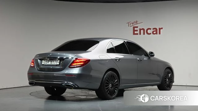 Mercedes-Benz E-Class W213 2019 Серый из Кореи