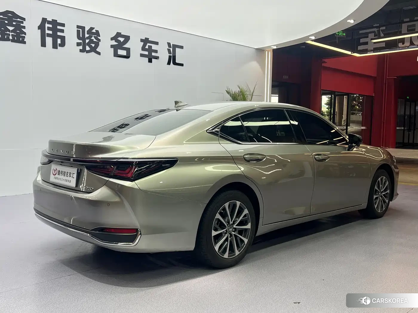 Lexus ES 2025 Silver/gray из Китая
