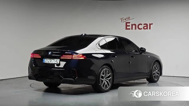 BMW 5 Series (G60) 2025 Черный из Кореи