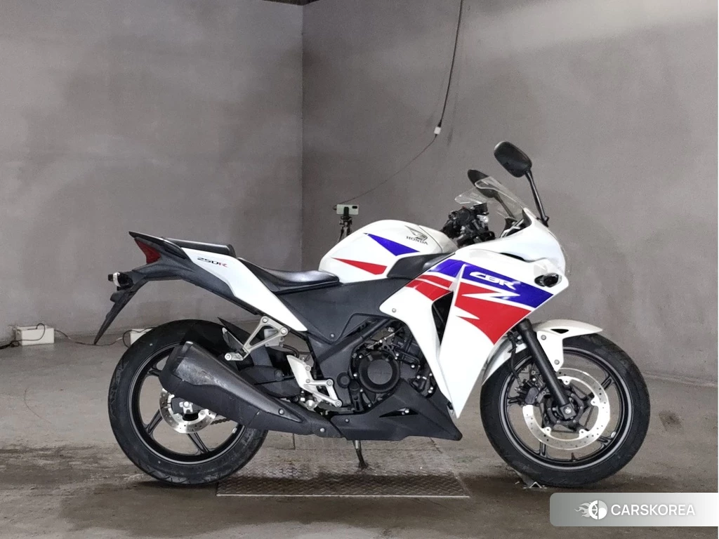 Проданный Honda CBR250R 2013 из Японии, фото 2