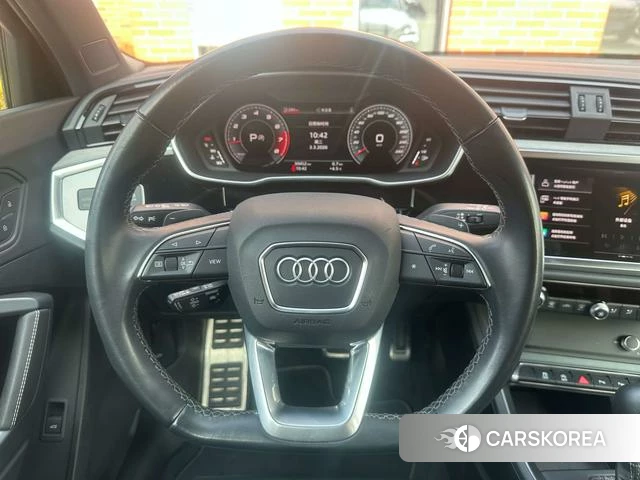 Audi Q3 2024 Темно-серый из Китая