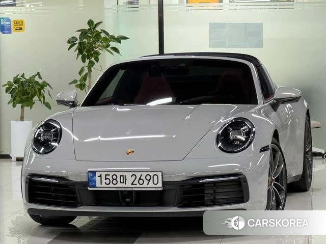 Porsche 911(992) 2022 Серебристо-серый из Кореи