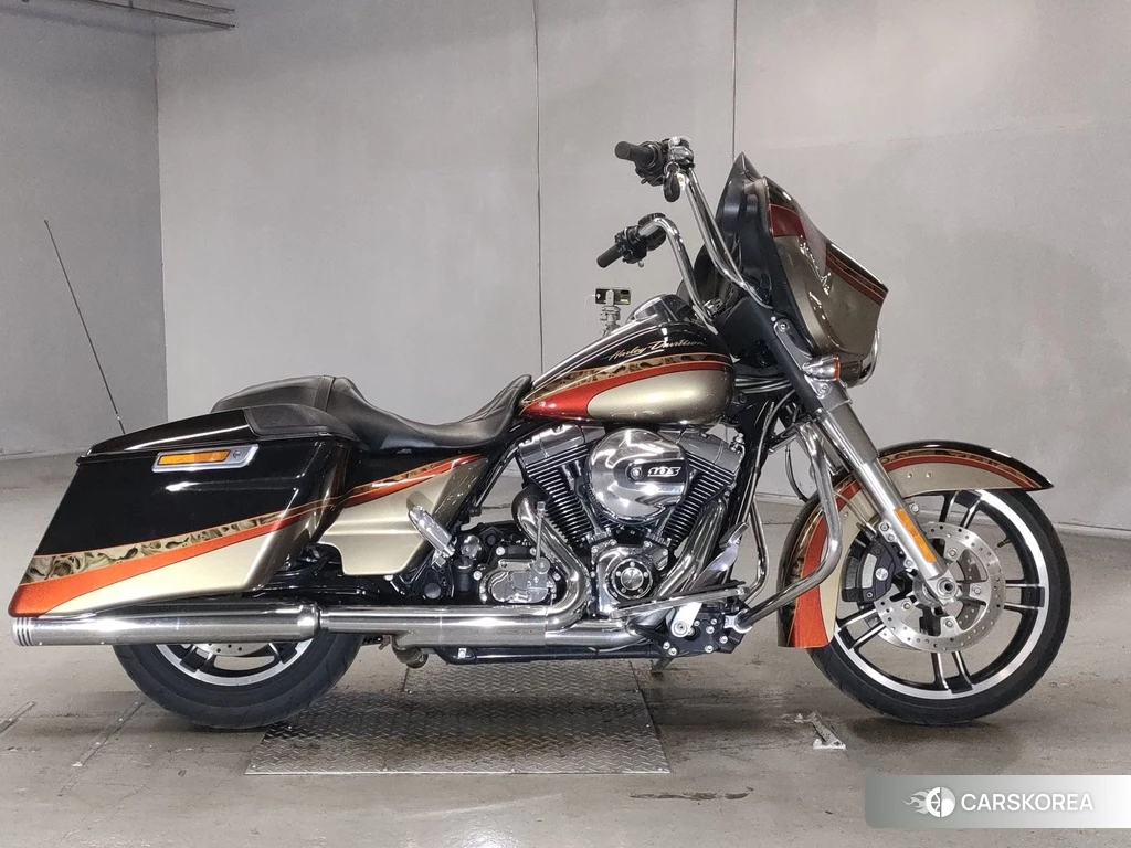 Проданный Harley-Davidson Street Glide FLHX1690 2014 из Японии