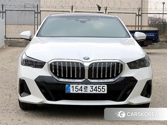 BMW 5 Series (G60) 2025 Белый из Кореи