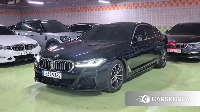 BMW 5 Series (G60) 2023 Черный из Кореи