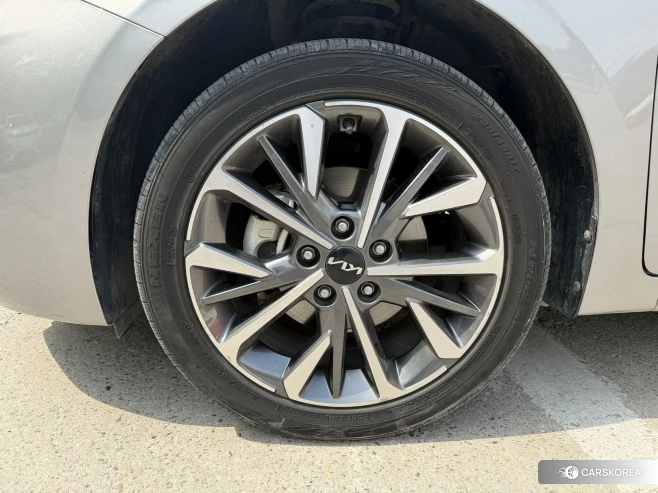 Kia K3 2021 Серебристо-серый из Китая
