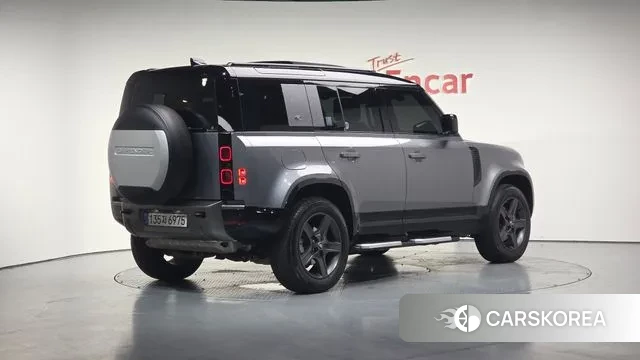 Land Rover Defender (L663) 2024 Серебряный из Кореи