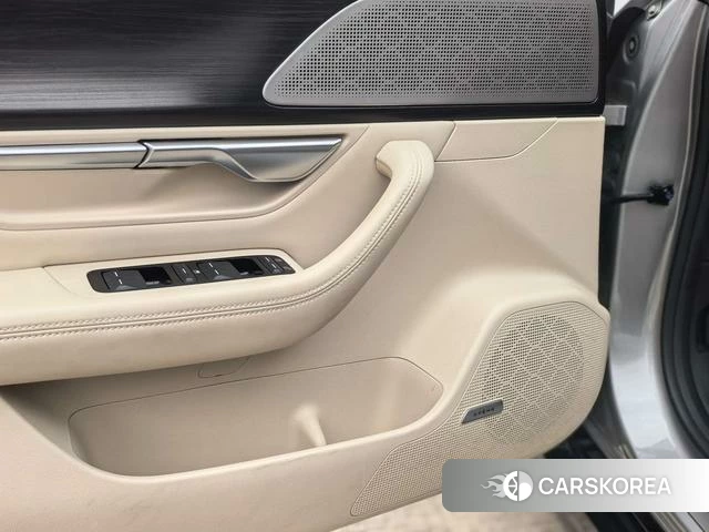 Xiaopeng Motors Xiaopeng P7 2022 Серебристо-серый из Китая