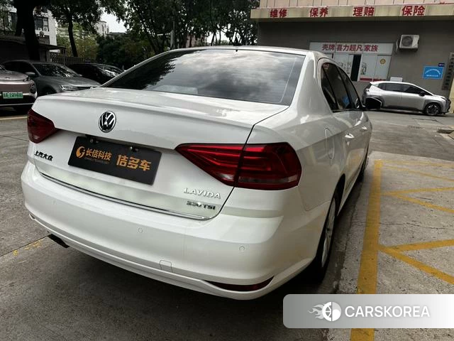 Volkswagen Lavida 2018 Белый из Китая