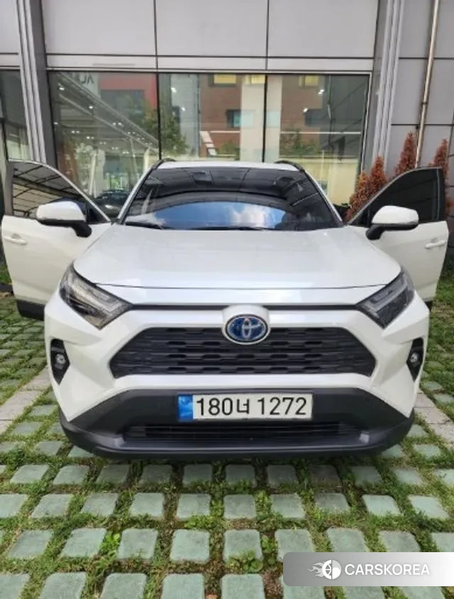 Toyota RAV4 5th Generation 2022 Белый из Кореи
