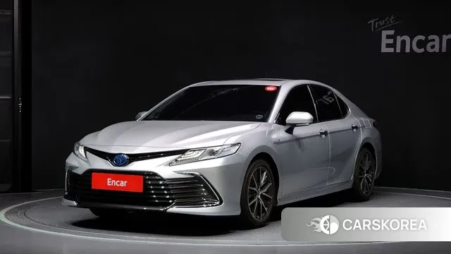 Toyota Camry (XV70) 2023 Серебристо-серый из Кореи