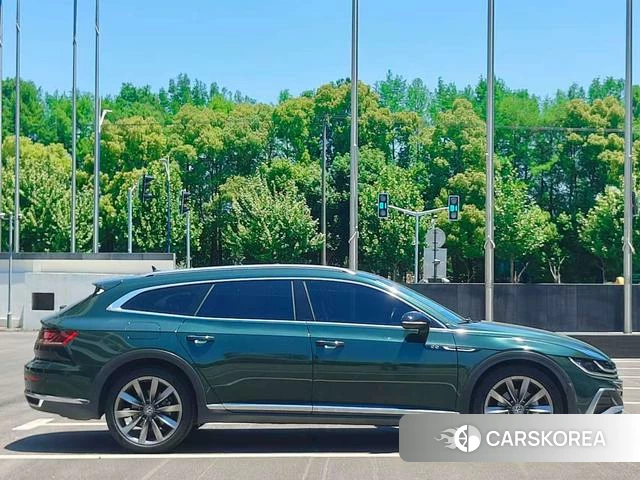 Volkswagen CC 2023 Зеленый из Китая