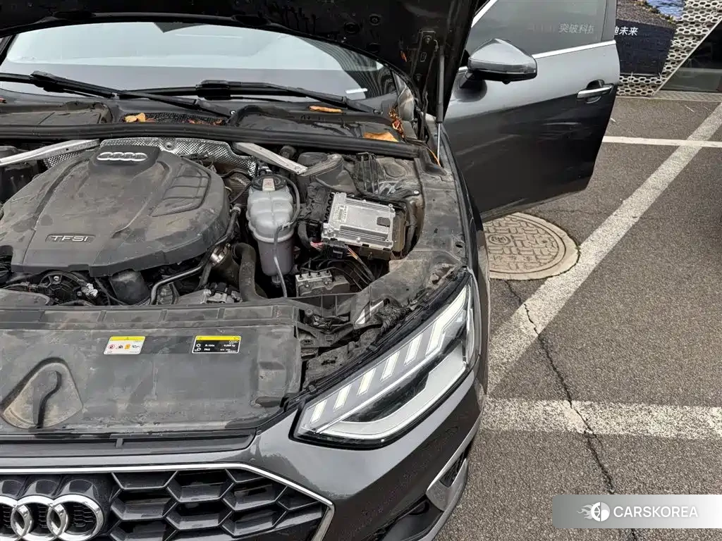 Audi A4L 2021 Silver/gray из Китая