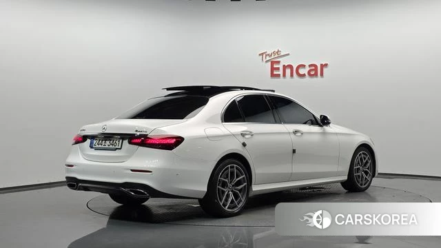Mercedes-Benz E-Class W213 2023 Белый из Кореи