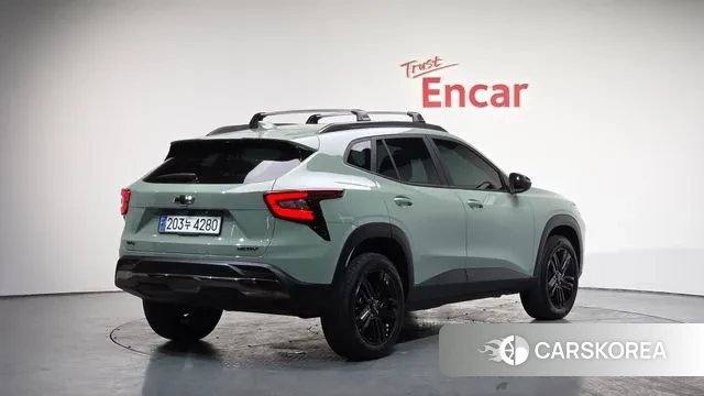 Chevrolet (GM Daewoo) Trax Crossover 2023 Темно-зеленый из Кореи