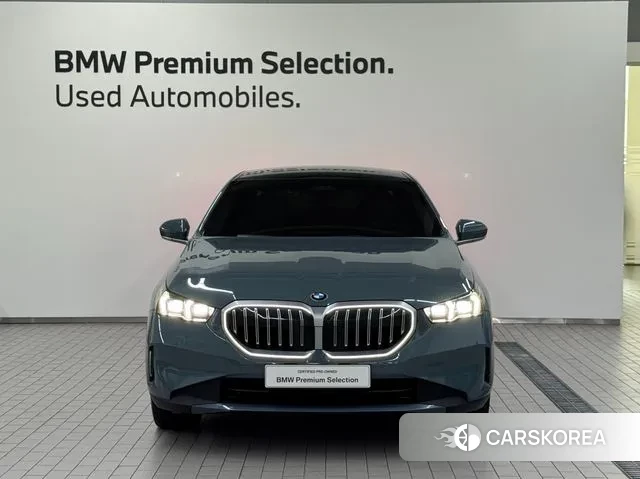 BMW 5 Series (G60) 2024 Синий нефрит из Кореи