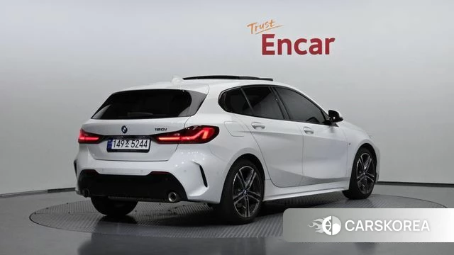 BMW 1 Series (F40) 2023 Белый из Кореи