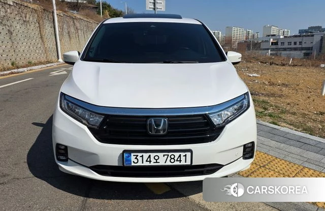 Honda Odyssey 2023 Белый из Кореи