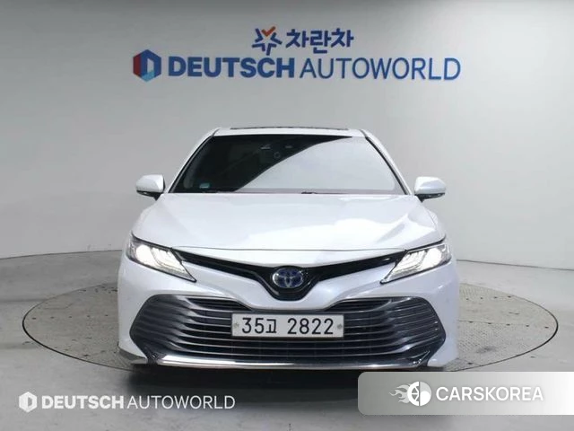 Toyota Camry (XV70) 2018 Белый из Кореи