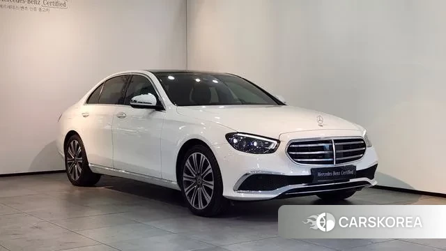 Mercedes-Benz E-Class W213 2021 Белый из Кореи