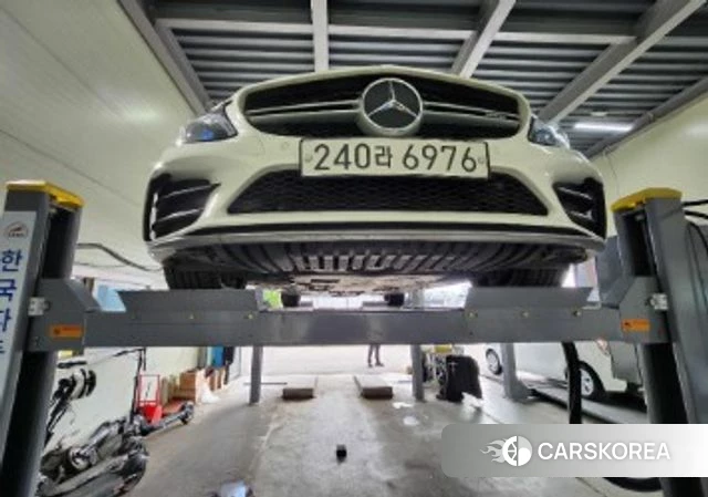 Mercedes-Benz C-Class W205 2019 Белый из Кореи