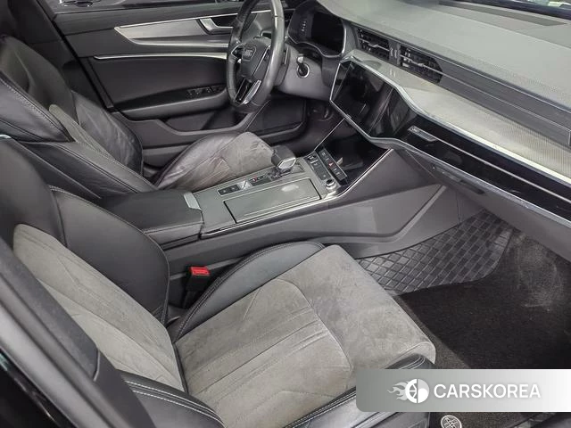 Audi A6L 2021 Черный из Китая