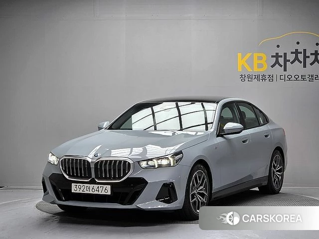 BMW 5 Series (G60) 2025 Небесно-голубой из Кореи
