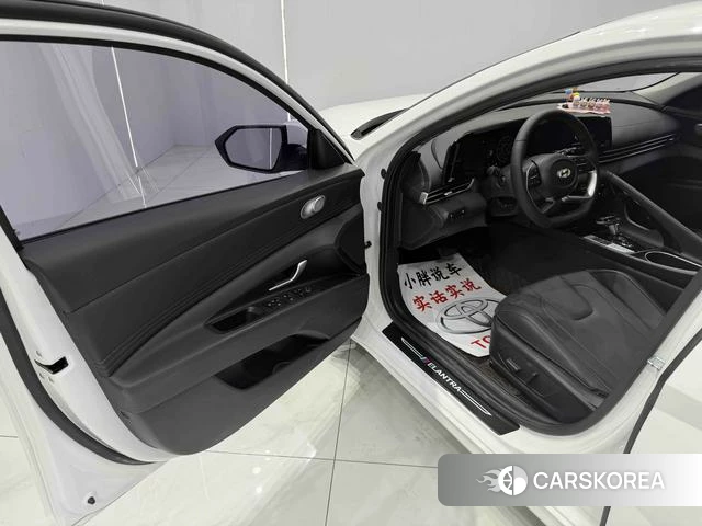 Hyundai Elantra 2023 Белый из Китая