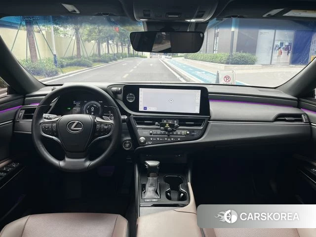 Lexus ES 2023 Серебристо-серый из Китая